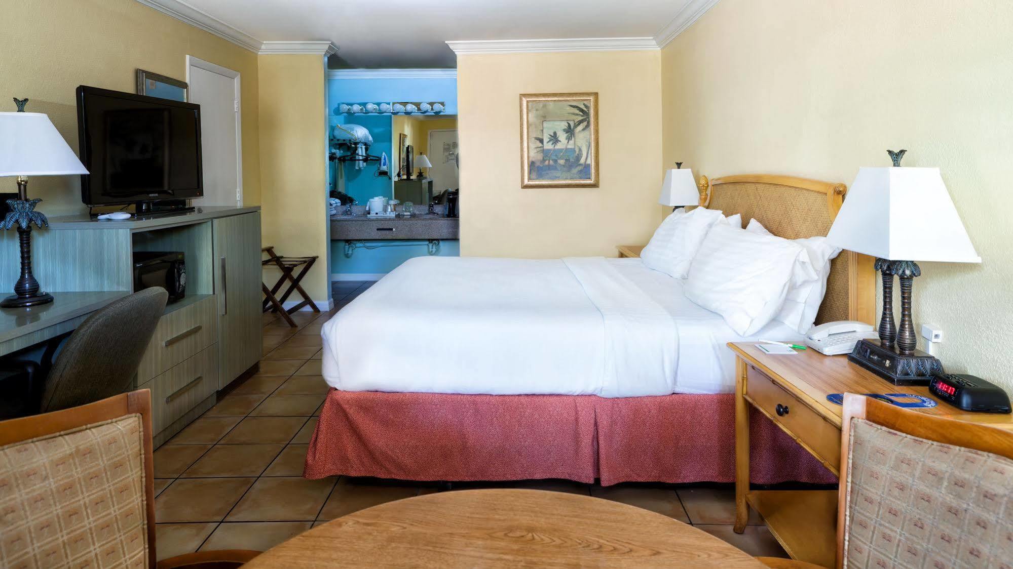 Island Hotel 3*